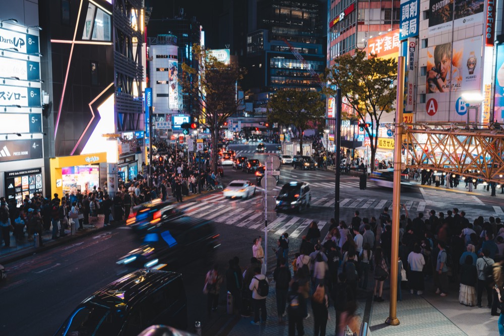 Shibuya-Kreuzung bei Nacht